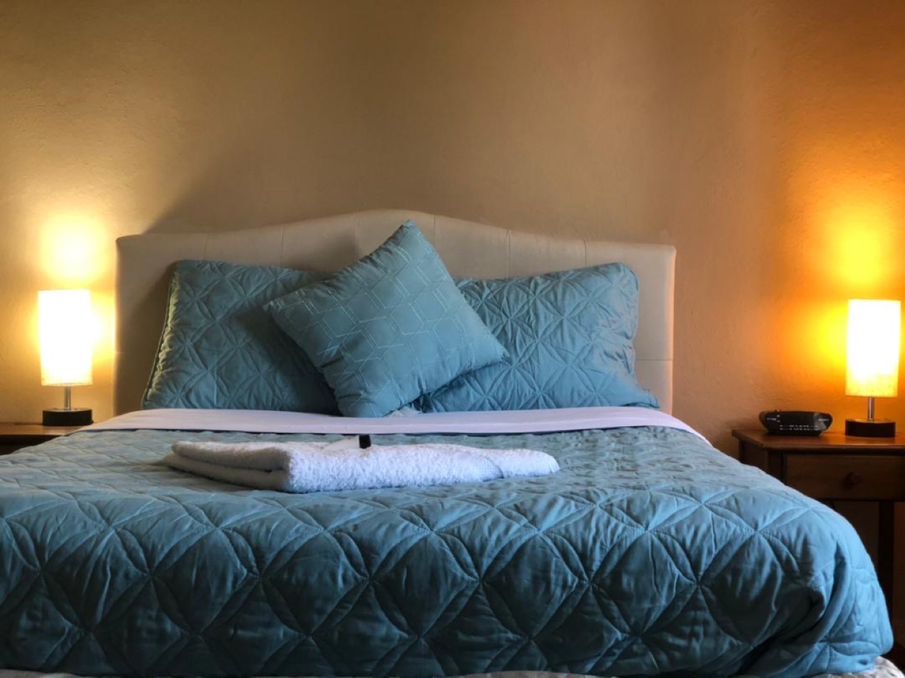 Single Room — Teal