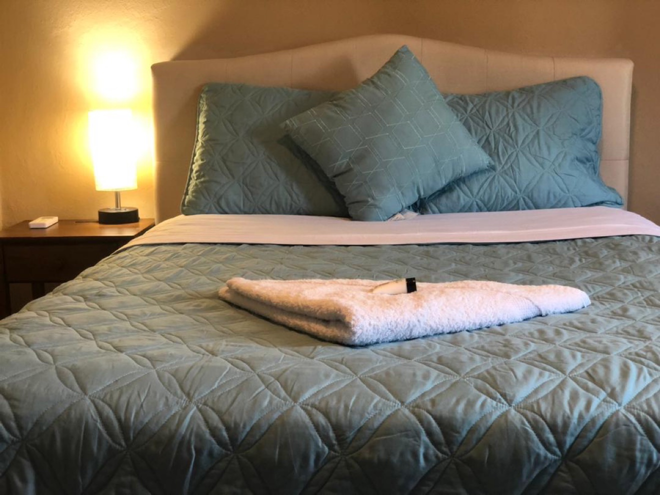 Single Room — Lamp Angle
