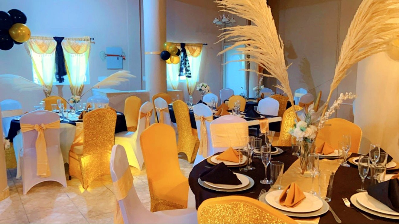 Banquet table