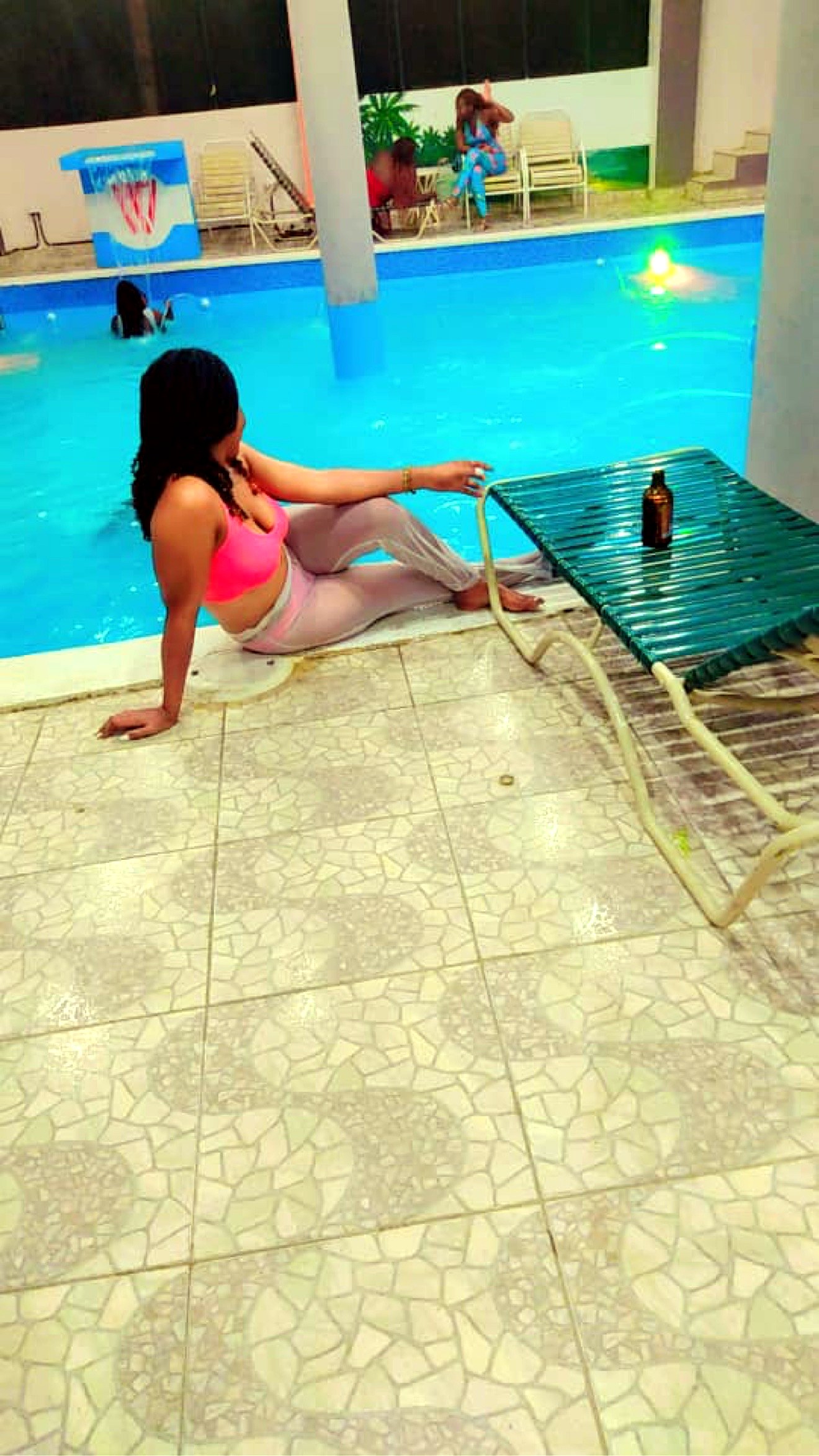 La piscine le soir